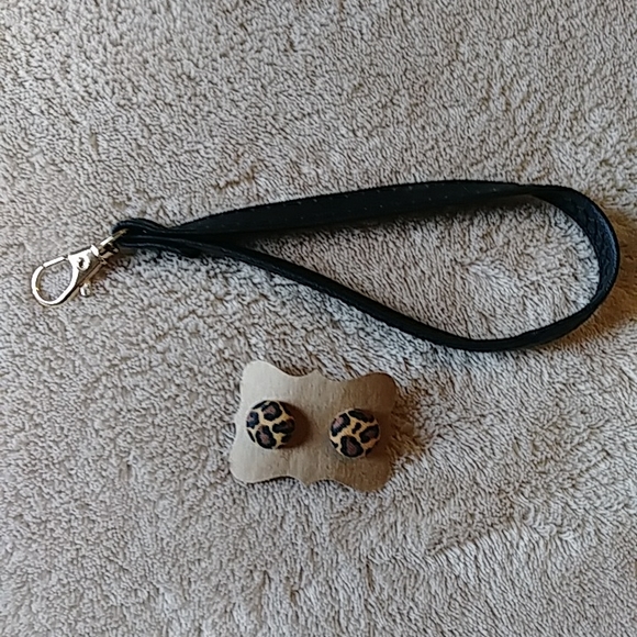 L.I.B Faux Fur Purse/ Wristlet - Picture 3 of 3